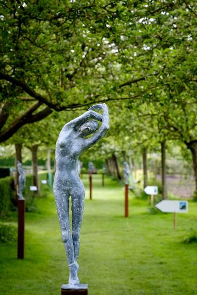 BALADE & ART DANS LES JARDINS PRIVES DE KNOKKE -  TENTUINSTELLING